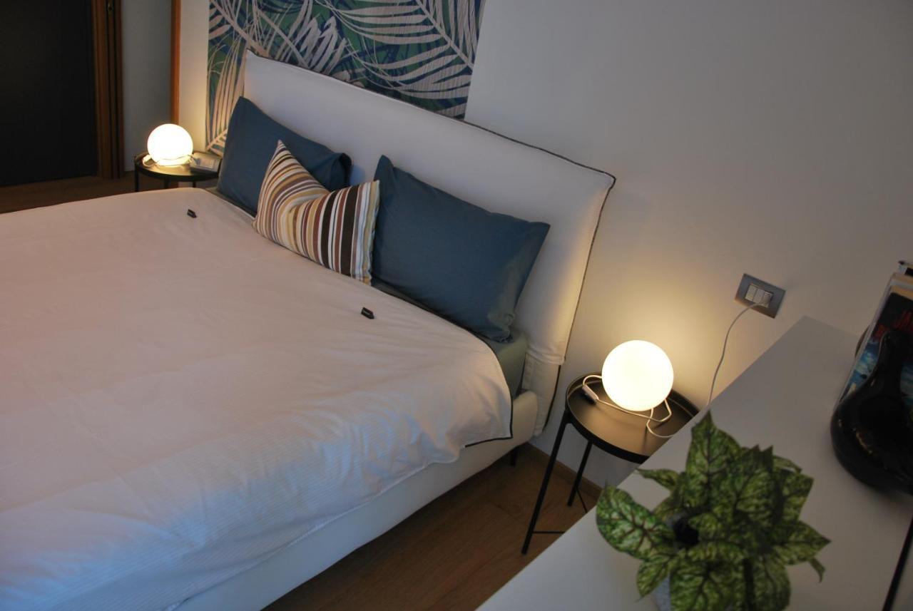 Suite 51 Appartamento Con Terrazzo A 50 Mt Dal Lago - Private Parking (Adults Only) อาโรนา ภายนอก รูปภาพ