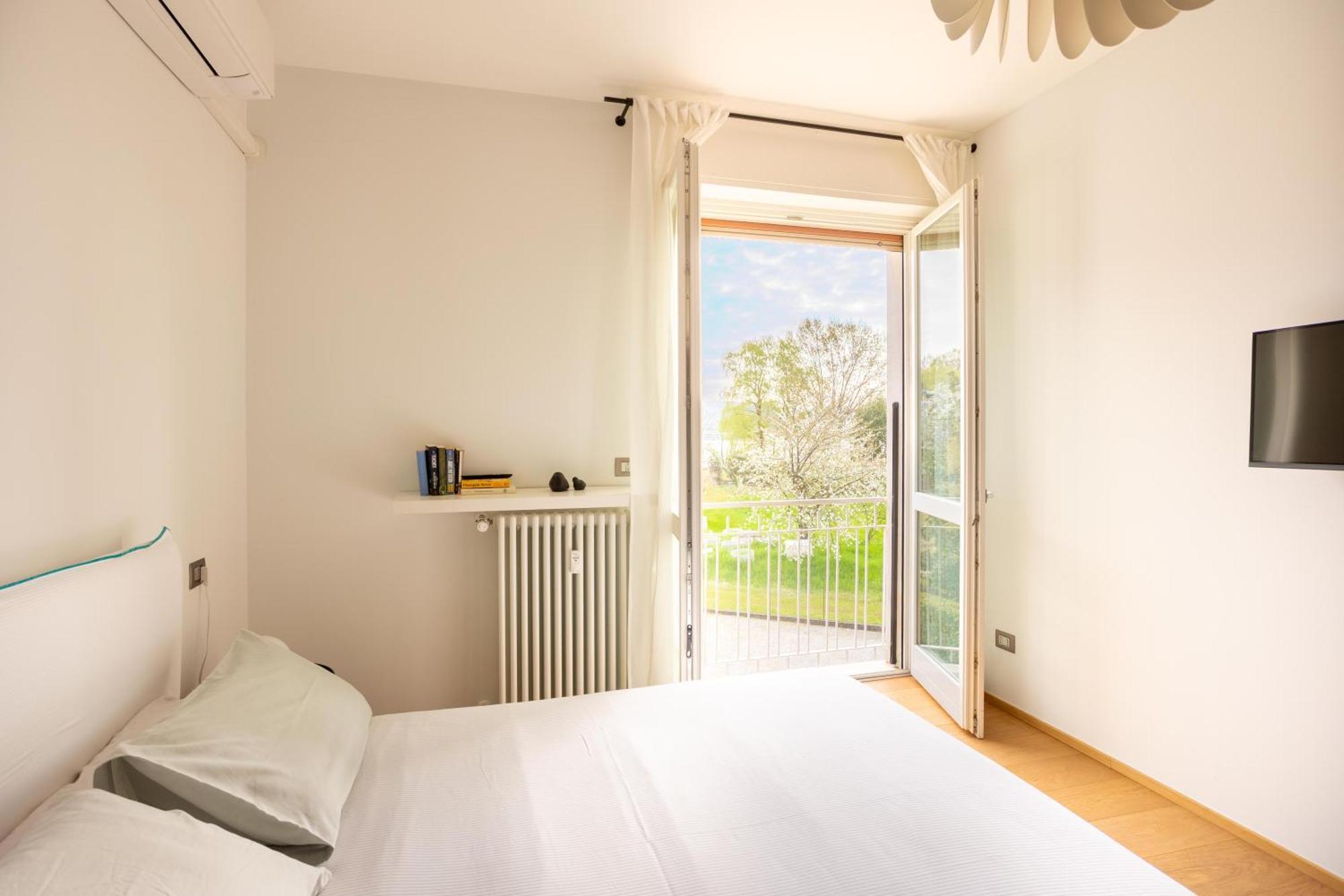 Suite 51 Appartamento Con Terrazzo A 50 Mt Dal Lago - Private Parking (Adults Only) อาโรนา ภายนอก รูปภาพ